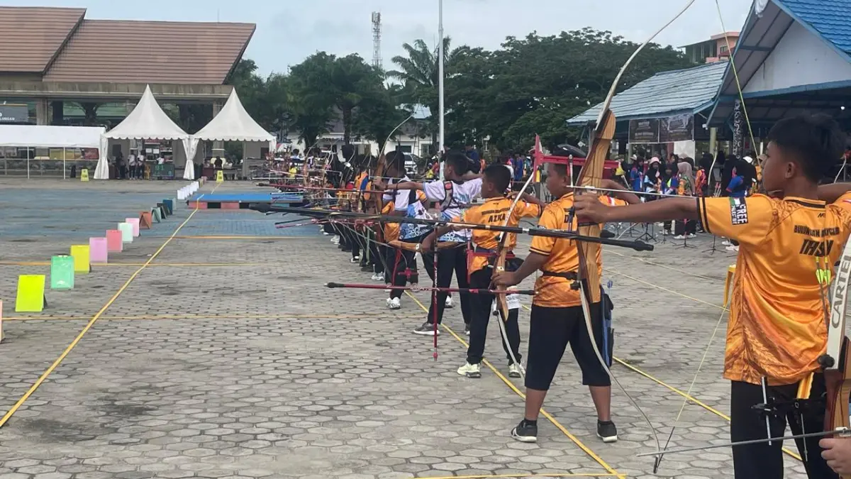MEMANAH: Atlet panahan mengikuti kejuaraan Panahan Bulungan Series 2026. FOTO: RADAR TARAKAN