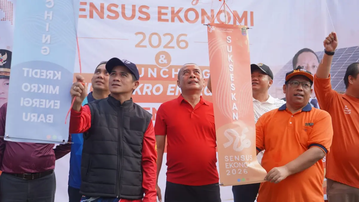 PARTISIPASI : Bupati Nunukan, H. Irwan Sabri didampingi Kepala BPS Kaltara, Dr. Mustaqim saat kick off Sensus Ekonomi 2026 (SE 2026) di UMKM Center Tanah Merah, Minggu (14/6).