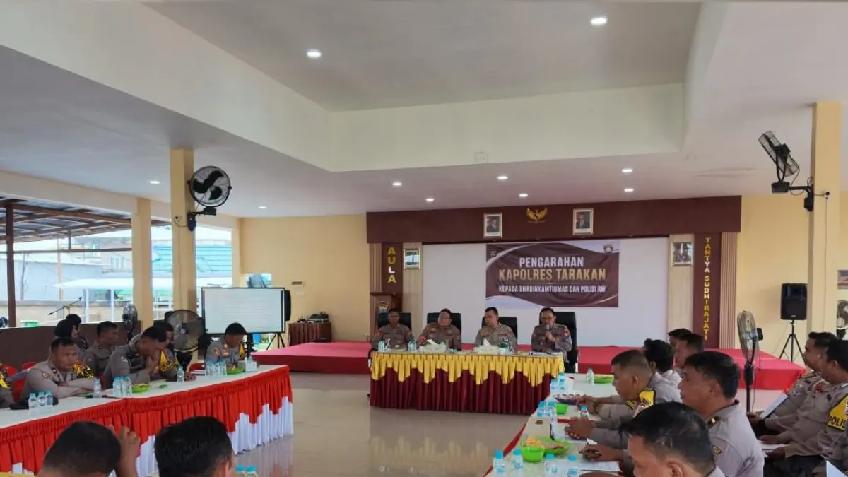 PERKUAT : Kapolres Tarakan AKBP Erwin Syaputra Manik meminta seluruh personel Bhabinkamtibmas dan Polisi RW untuk memperkuat kehadiran Polri di tengah masyarakat. POLRES TARAKAN&nbsp;