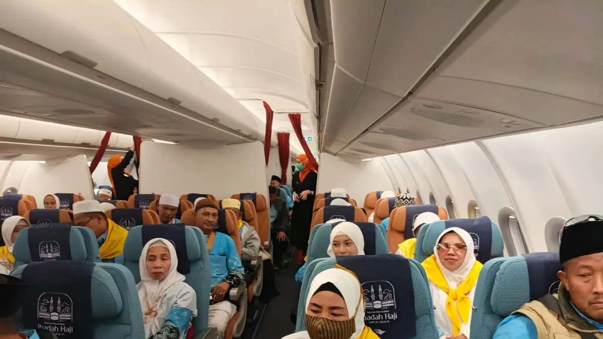 PULANG : Jemaah haji asal Kaltara yang tergabung di Kloter 7 Embarkasi Balikpapan saat transit di Bandara Internasional Kualanamu Kota Medan. Dok : H Sayid Abdullah