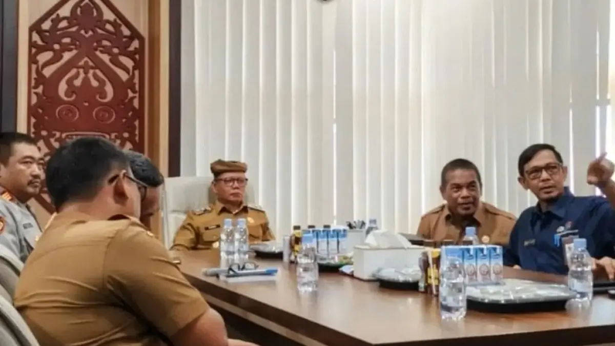 RAKOR: Jajaran Pemerintah Kabupaten Tana Tidung mengikuti Rapat Koordinasi (Rakor) Pengendalian Inflasi Daerah bersama Kementerian Dalam Negeri (Kemendagri) secara virtual, Senin (15/6).FOTO: DISKOMINFO)