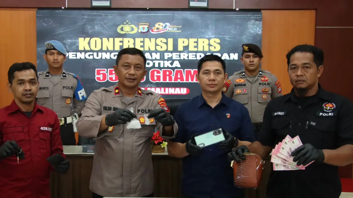 SABU: Polres Malinau saat menampilkan BB Sabu, uang tunai, kunci mobil dan ponsel genggang milik pelaku. FOTO: DIPA/RADAR TARAKAN