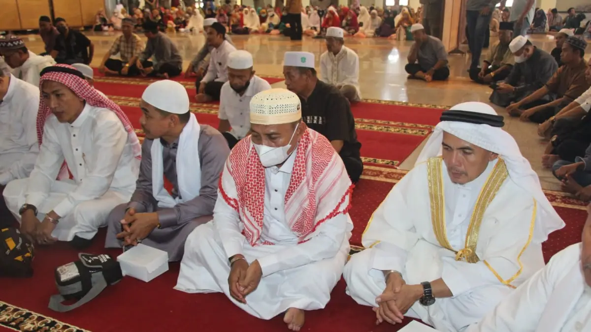 MABRUR : Jemaah haji asal Tarakan dikumpulkan di Masjid Baitul Izzah Islamic Center sebelum dikembalikan ke keluarga masing-masing. AGUS DIAN ZAKARIA/RADAR TARAKAN
