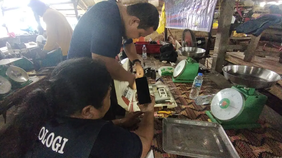 PENGECEKAN : DKUKMPP Nunukan bersama UPTD Metrologi Kabupaten Bulungan melaksanakan pelayanan tera dan tera ulang Alat Ukur, Takar, Timbang dan Perlengkapannya (UTTP).