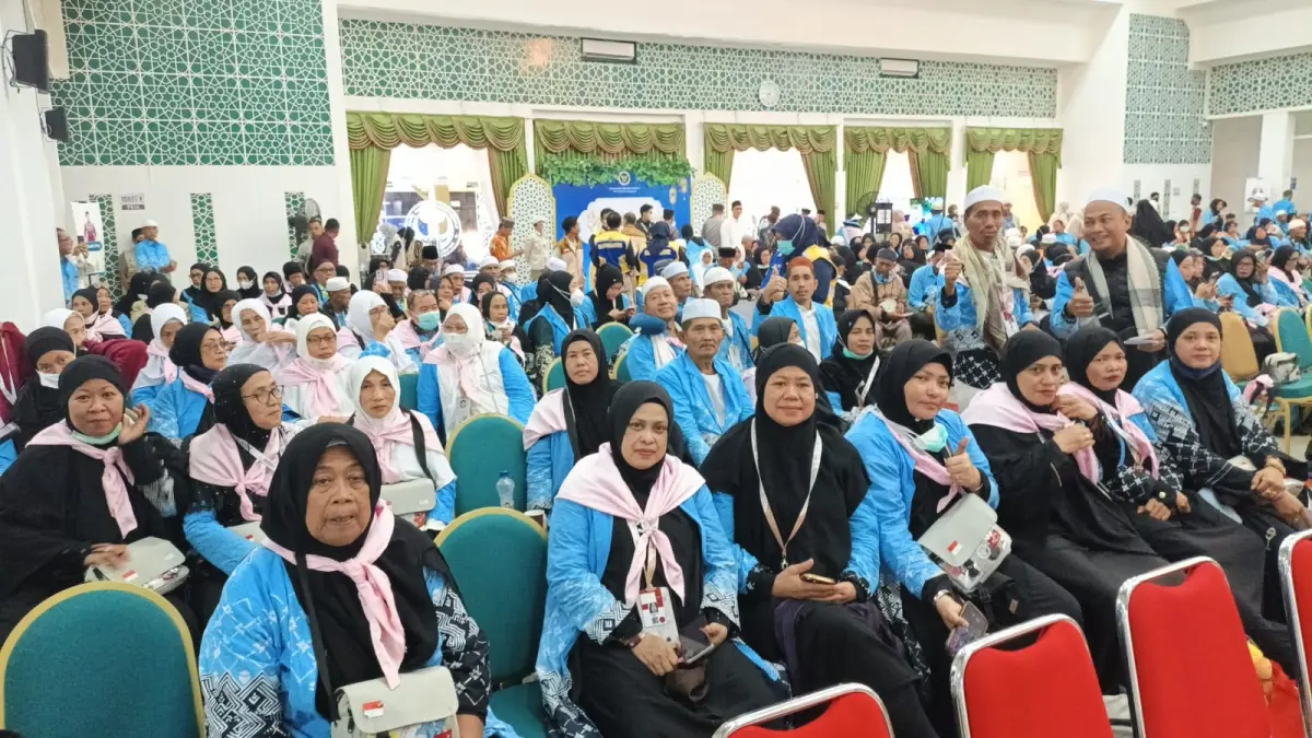 HAJI MABRUR : Para jemaah asal Kabupaten Nunukan yang tergabung dalam Kloter 8 Embarkasi Balikpapan tiba di Balikpapan, Kamis (18/6). DOK : H Sayid Abdullah