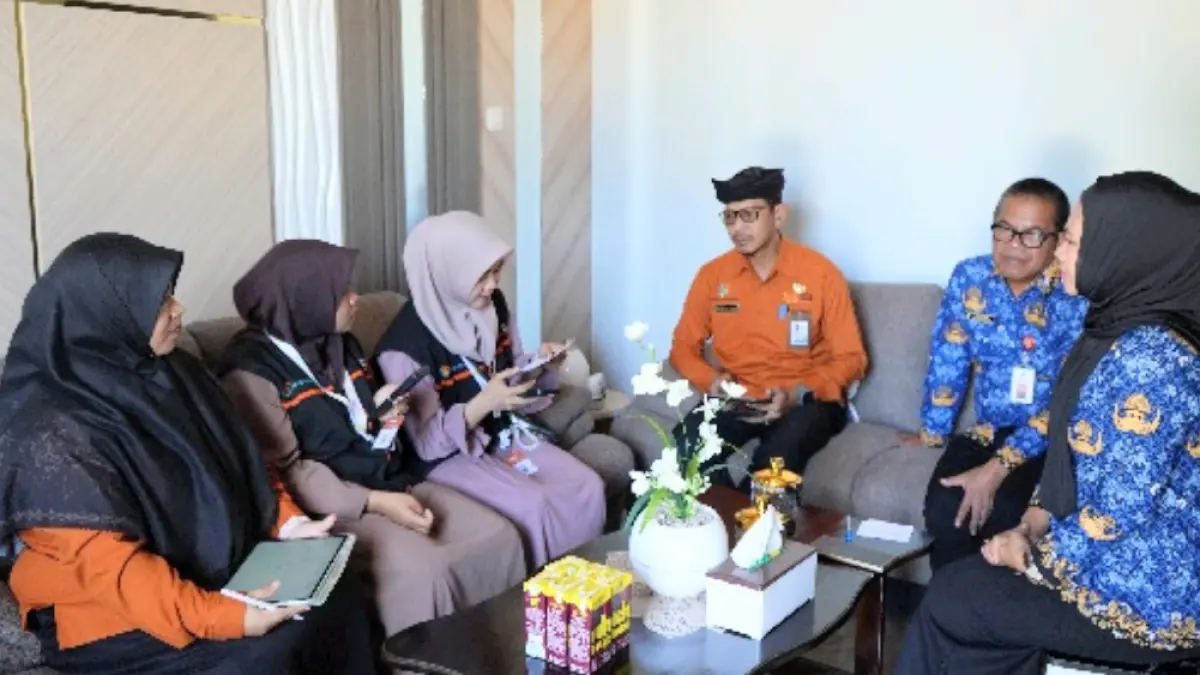 PENDATAAN: Giliran Sekda H. Hersonsyah yang mendapat kunjungan petugas Sensus Ekonomi 2026, Rabu (17/6). 