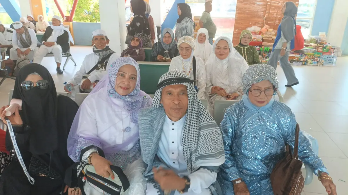 KEPULANGAN : Para jemaah haji berada di Pelabuhan Tengkayu, Tarakan bersiap melanjutkan perjalanan menuju Nunukan. DOK : H. Sayid Abdullah