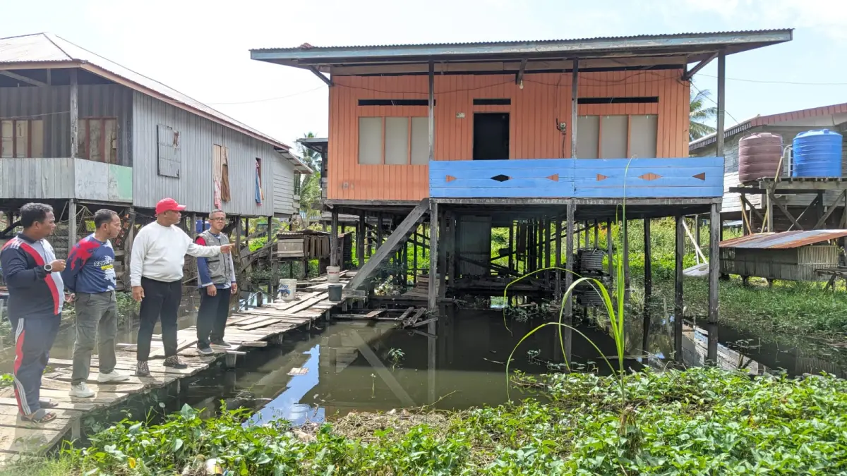 PENGECEKAN : Tim BPBD Nunukan dipimipin Kepala BPPD Kabupaten Nunukan, Roby Nahak Serang &nbsp;melakukan verifikasi dan validasi data di Pulau Sebatik.&nbsp;
