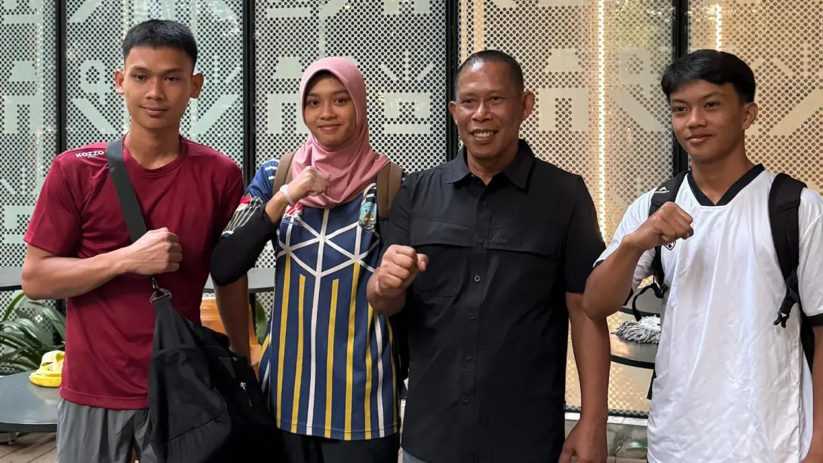 BERIKAN SUPPORT: Ketua FPTI Kaltara Syarwani memberikan dukungan kepada atlet panjat tebing Kaltara. DOK FPTI KALTARA
&nbsp;