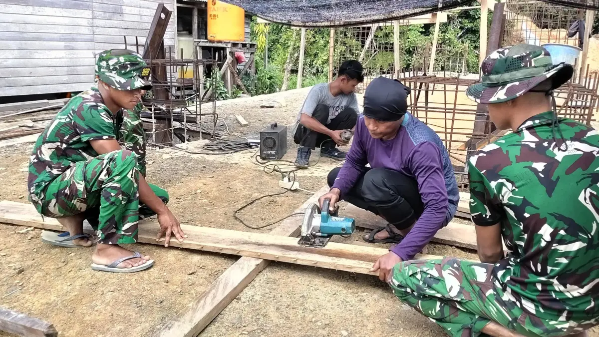 DIKEBUT: Pembangunan jembatan gantung Garuda masih berproses dan diharapkan rampung 2,5 bulan ke depan. (FOTO: ISTIMEWA)