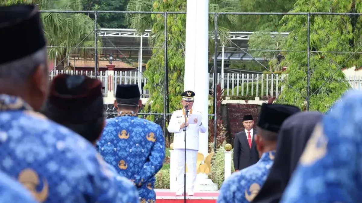 MENYAMPAIKAN : Wali Kota Tarakan, dr. H. Khairul, M.Kes saat memimpin apel Hari Otonomi Daerah .