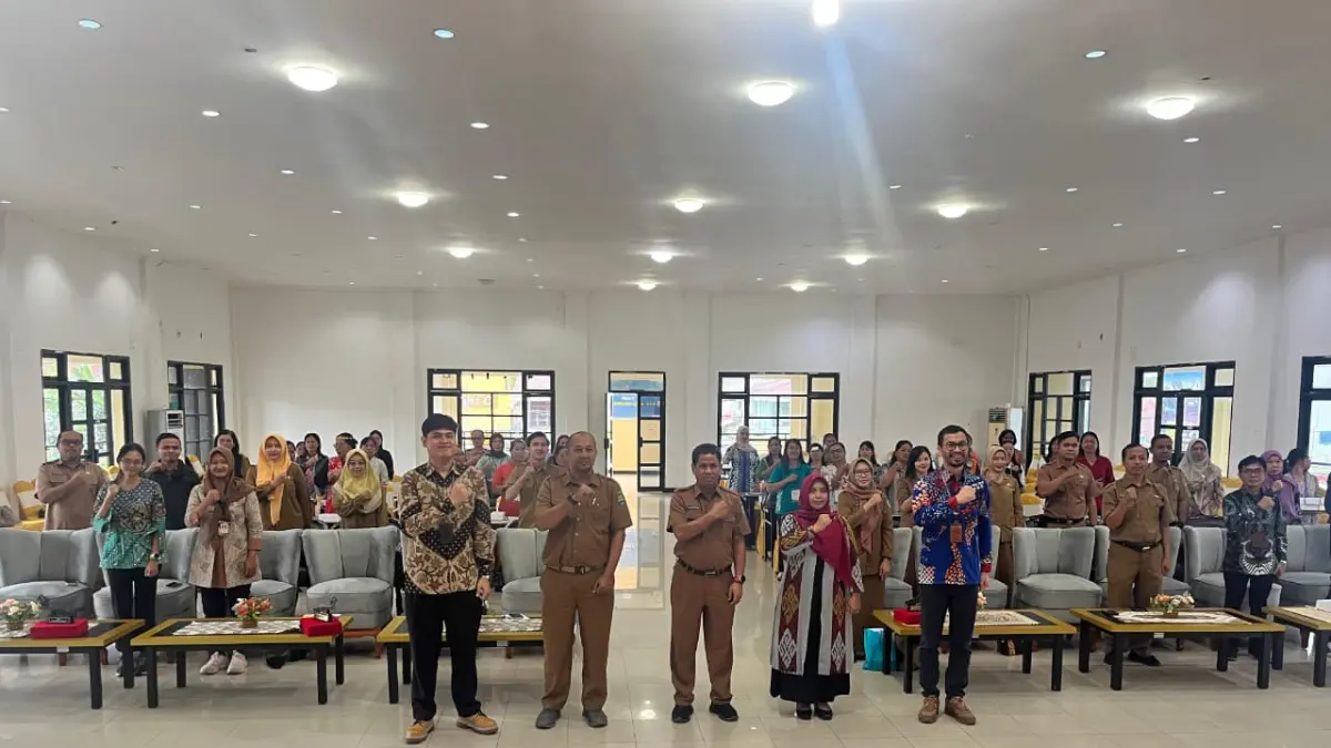 PRODUK: Pembukaan workshop kerajinan anyaman dan kertas seni berbasis kelapa sawit di Tanjung Selor, Senin (22/6). FOTO: IWAN K/RADAR TARAKAN