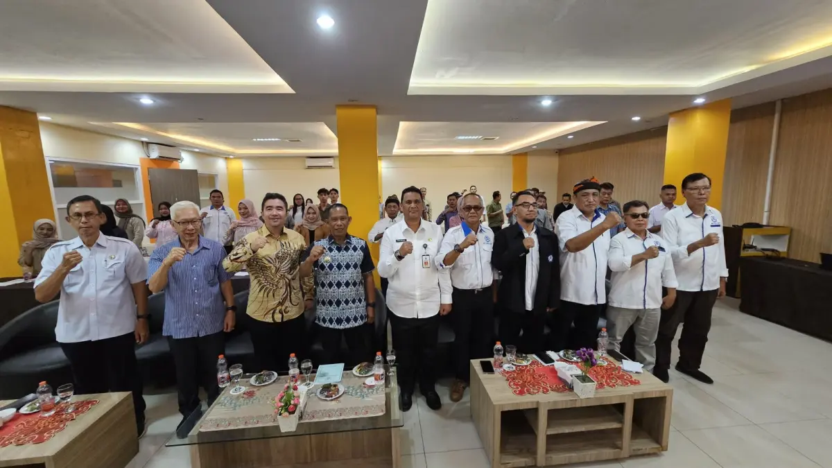 SINERGI : Bupati Bulungan, Syarwani bersama jajaran Gapensi Bulungan.
(Taslee/Radar Tarakan)