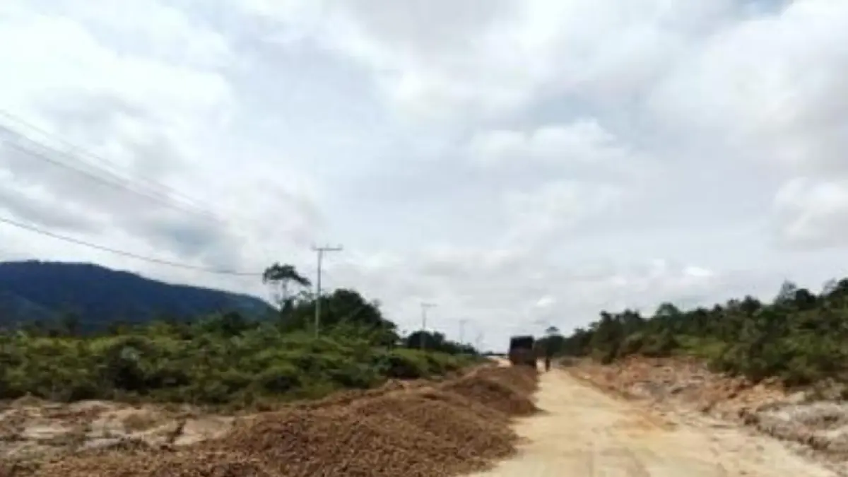 INFRASTRUKTUR: Salah satu titik ruas jalan di Krayan, Kaltara yang dikerjakan menggunakan mekanisme IJD. FOTO: DOK WARGA