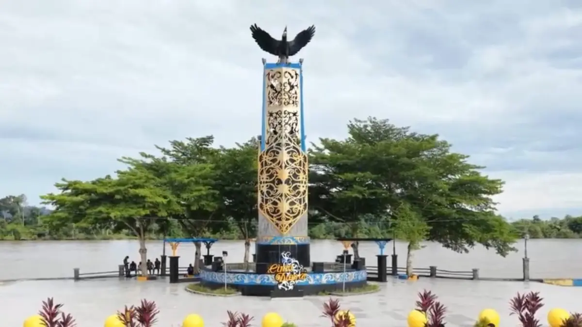 PEMBANGUNAN: Tampak Tugu Cinta Damai ikon Bulungan. FOTO: RADAR TARAKAN