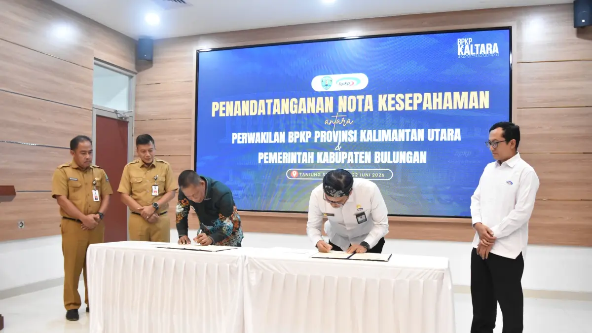 PENANDATANGANAN: Bupati Bulungan Syarwani menandatangani MoU dengan BPKP Kaltara. FOTO: DOK PEMKAB BULUNGAN
