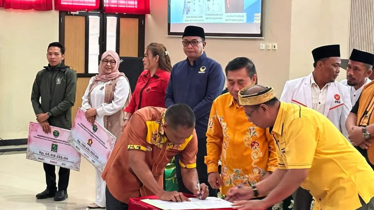 TANDA TANGAN: Bupati Bulungan, Syarwani tandatangani naskah perjanjian hibah daerah di wilayah Bulungan. FOTO: DOK PEMKAB BULUNGAN