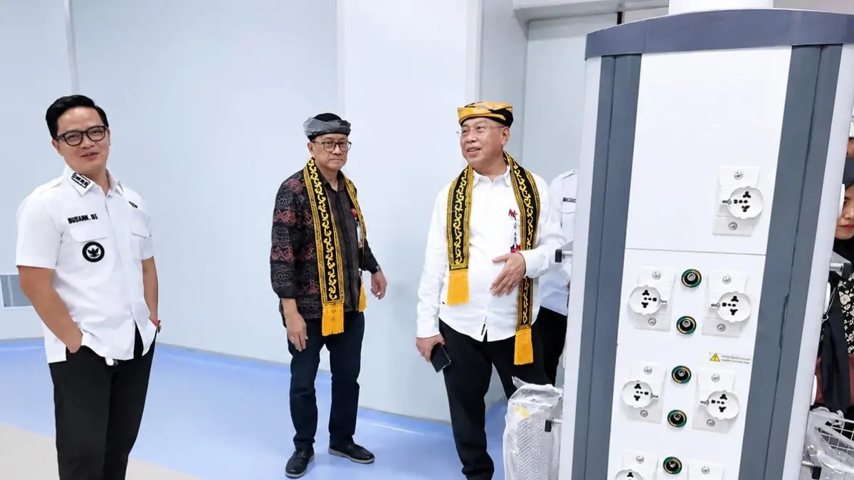 BERTRANSFORMASI: Bupati Ibrahim Ali meninjau PHTC RSUD Akhmad Berahim yang akan segera beroperasi. (DOK RADAR TARAKAN)