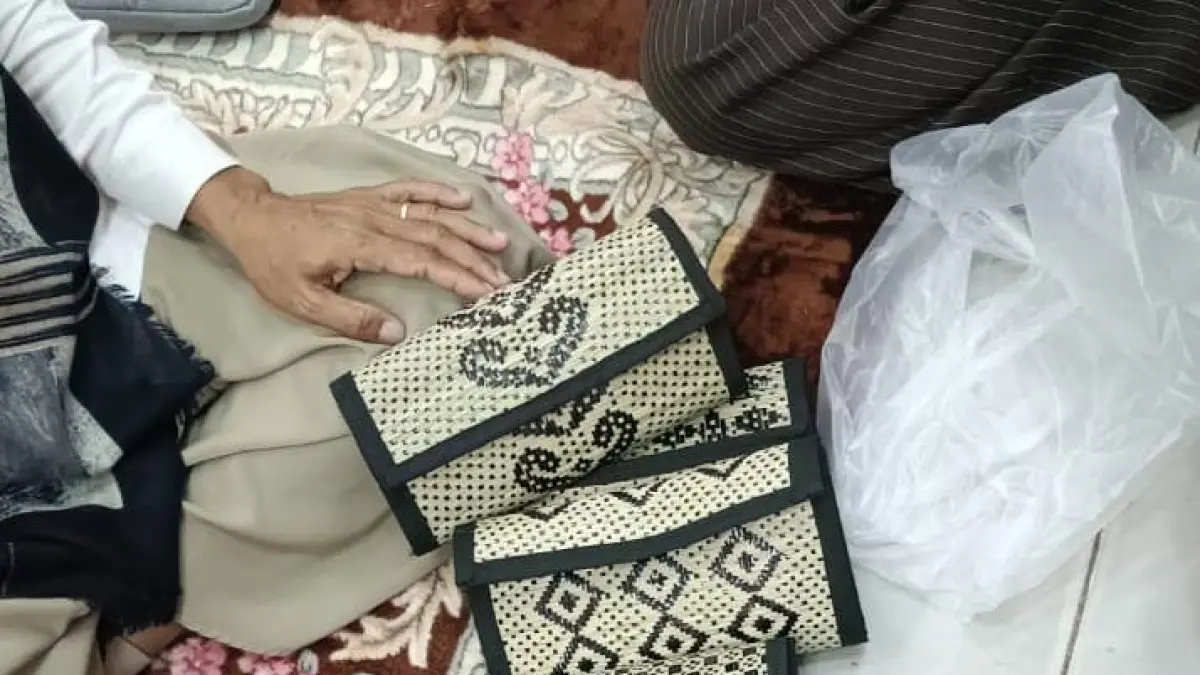 EKONOMI KREATIF : Hasil kerajinan anyaman rotan masyarakat Desa Kunyit dan Desa Sujau, Kecamatan Sebuku seperti, tikar, keranjang, kipas, tas yang berpeluang dikembangkan menjadi komoditas berdaya saing di pasar yang lebih luas.