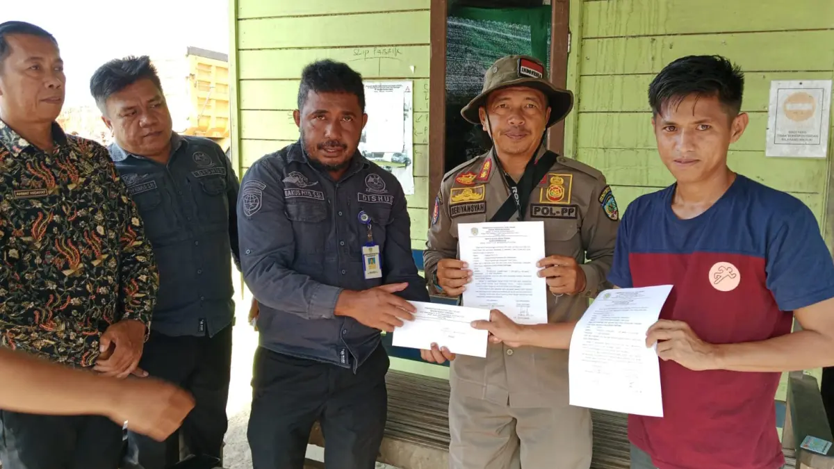 PERINGATAN: Dishub Tana Tidung layangkan surat peringatan kepada angkutan TBS kelapa sawit yang melintasi jalan kabupaten Tana Tidung. (FOTO; ISTIMEWA)