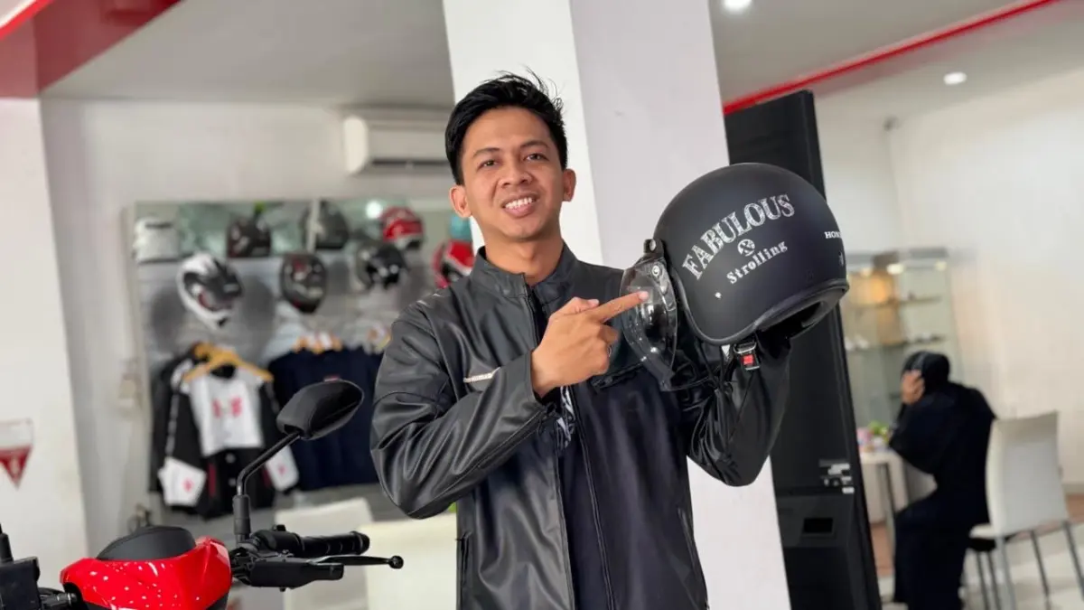 Tampil aman sekaligus bergaya dengan Honda Fabulous Helmet. Mengusung desain modern dan nyaman digunakan