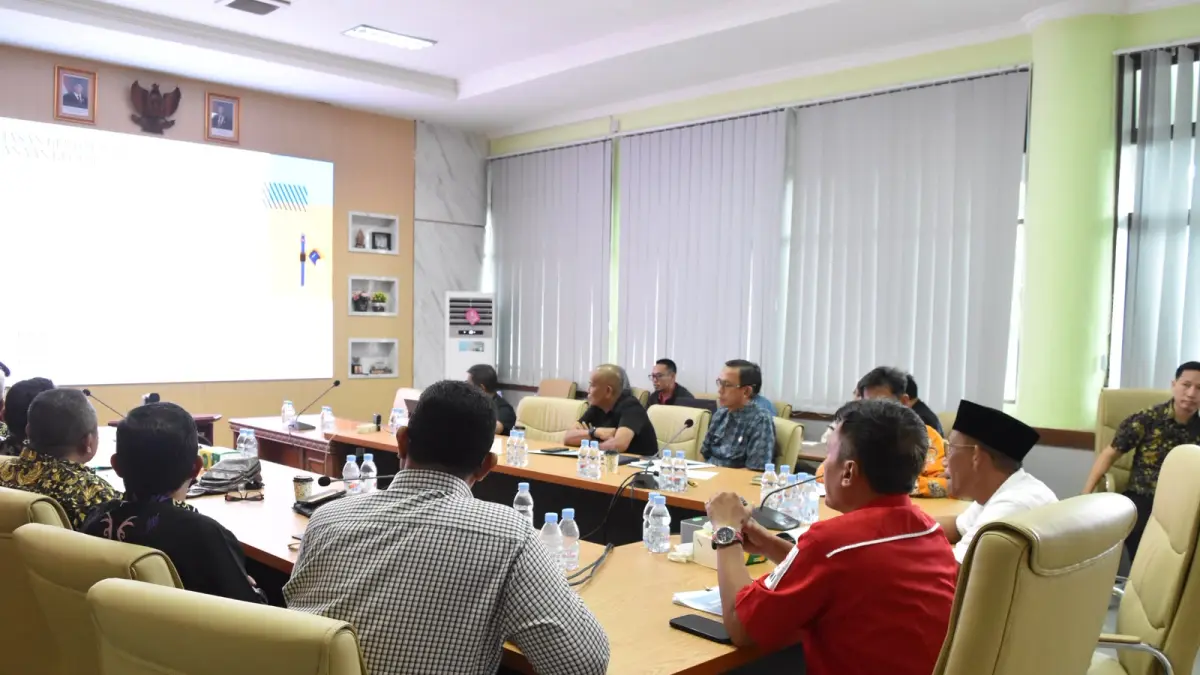 PERCEPATAN: Bupati Bulungan Syarwani pimpin rakor lintas OPD membahas percepatan pembangunan.
(Taslee/Radar Tarakan)