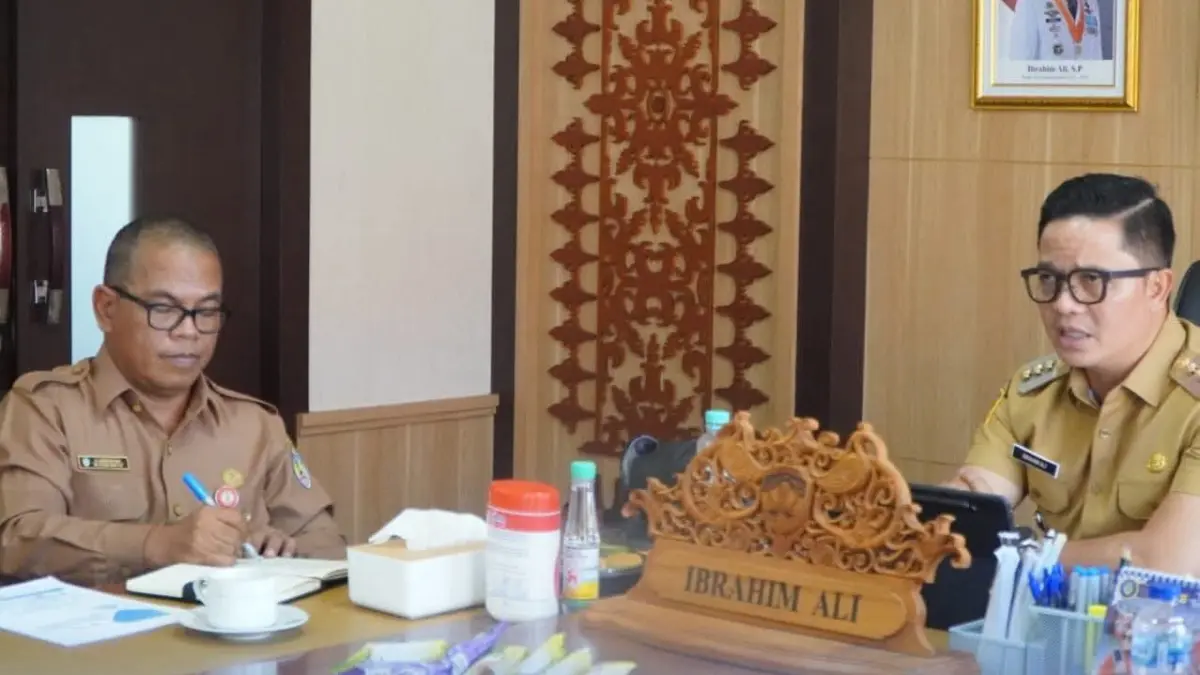 PERCEPATAN; Bupati Ibrahim Ali memimpin rapat persiapan operasional dan akreditasi RSUD Akhmad Berahim Tana Tidung. (FOTO: DISKOMINFO)