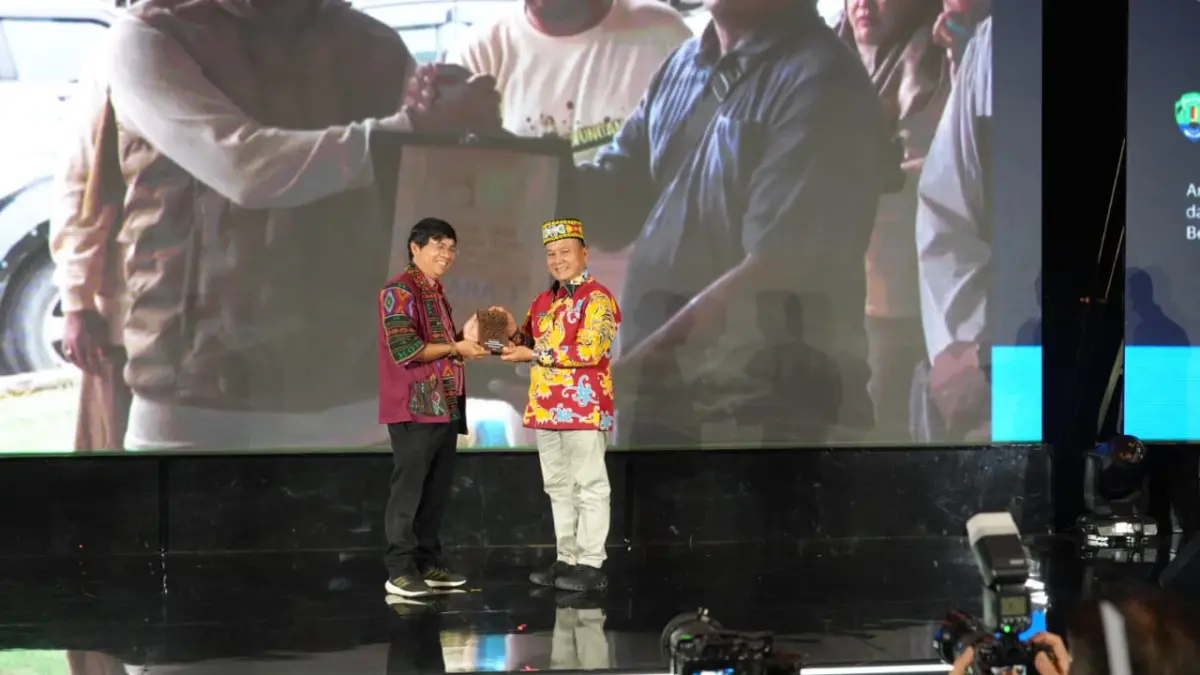 TAKE : Program TAKE Bulungan diganjar penghargaan nasional yang diterima langsung oleh Wabup Bulungan, Kilat.
(Taslee/Radar Tarakan)