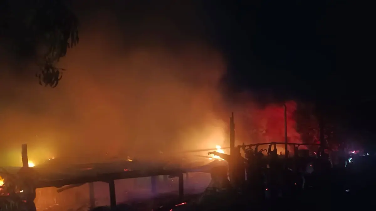 TERBAKAR : Rumah milik Herman Lani (55) di Jalan Teratai Blok J, Desa Harapan terbakar.&nbsp;