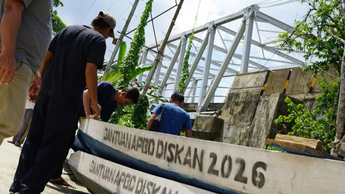 BANTUAN : Belasan perahu dipersiapkan sebagai bantuan untuk nelayan.
(Taslee/Radar Tarakan)