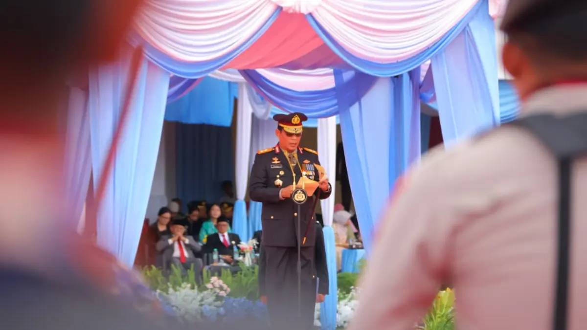 BERIKAN ARAHAN: Kapolda Kaltara Irjen Pol Djati Wiyoto Abady memberikan arahan dalam peringatan Hari Bhayangkara Ke-80, Rabu (1/7). FOTO: DOK POLDA KALTARA
