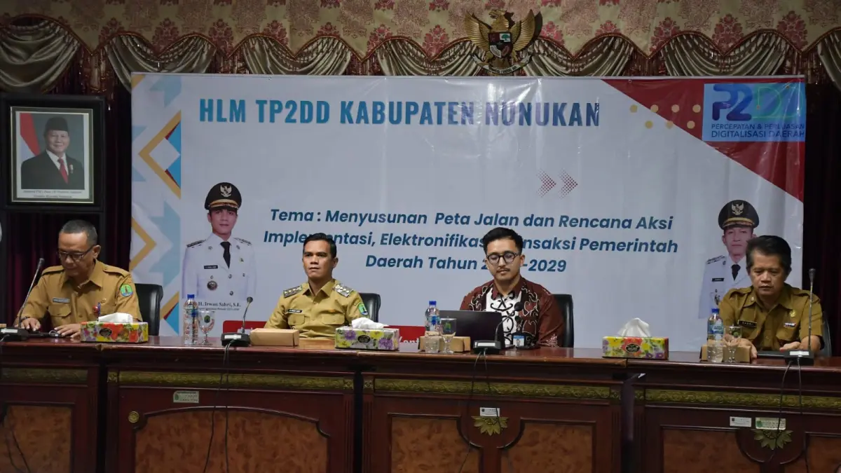 DIGITALISASI : Bupati Nunukan H. Irwan Sabri saat memimpin pertemuan High Level Meeting Tim Percepatan dan Perluasan Digitalisasi Daerah (TP2DD).&nbsp;
