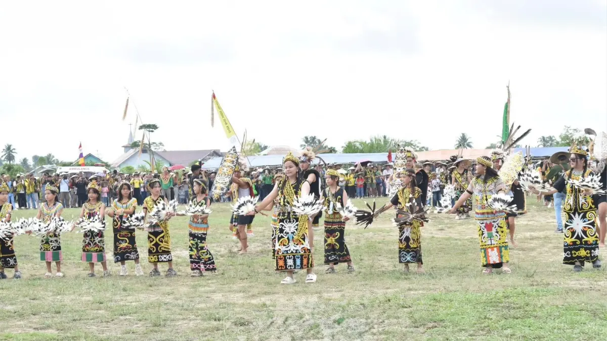 FESTIVAL : Berbagai kegiatan kesenian dan kebudayaan disajikan masyarakat dalam Festival Budaya Dayak Kenyah.
(Taslee/Radar Tarakan)