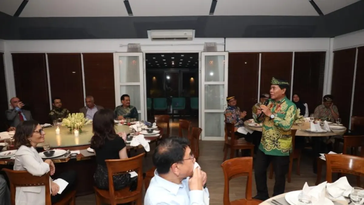 INVESTASI: Gubernur Kaltara, Zainal Arifin Paliwang memaparkan potensi Kaltara di hadapan perwakilan Kedutaan Besar dari Timur Tengah. FOTO: DKISP KALTARA