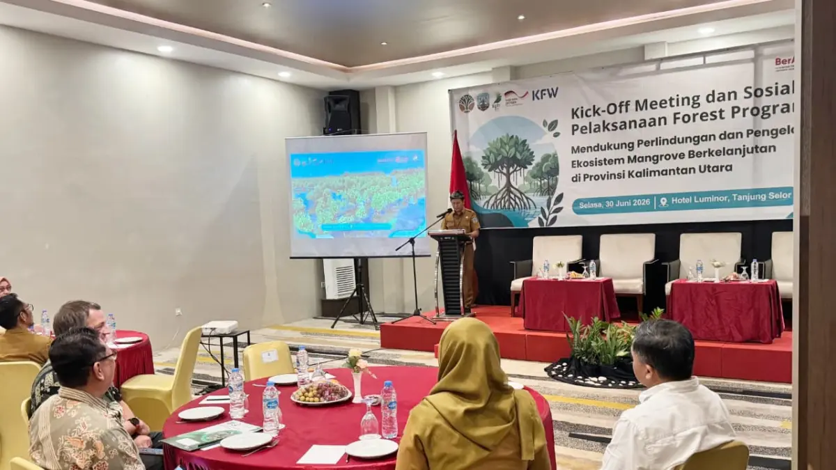 MANGROVE: Administrasi Umum Setprov Kaltara, Taufik Hidayat membuka sosialisasi pelaksanaan FP VI di Tanjung Selor, Selasa (30/6). FOTO: IWAN K/RADAR TARAKAN