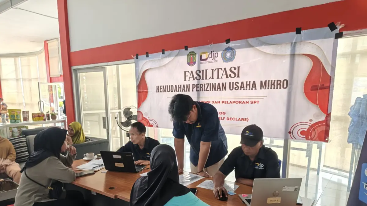 ANTUSIAS : Hadirnya layanan jemput bola pengurusan dokumen NIB dan NPWP disambut antusias pelaku usaha.&nbsp;