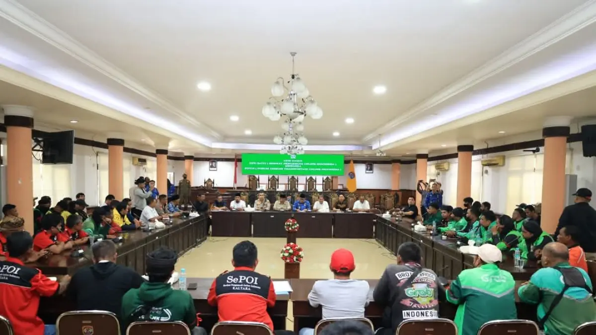 SOLID: Suasana saat Ketua SePOI Kaltara Soroti tarif hemat dan beri sinyal gelar aksi kembali. AGUS DIAN ZAKARIA/RADAR TARAKAN
