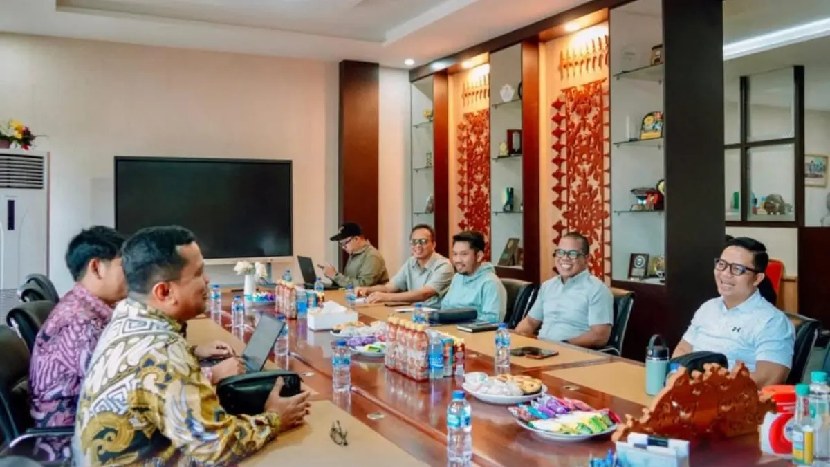 AUDIENSI: Bupati Tana Tidung, Ibrahim Ali, S.P., menerima kunjungan silaturahmi sekaligus audiensi Kepala Balai Penjaminan Mutu Pendidikan (BPMP) Kalimantan Utara beserta jajaran di Ruang Rapat Bupati Tana Tidung, Jumat (3/7/2026).