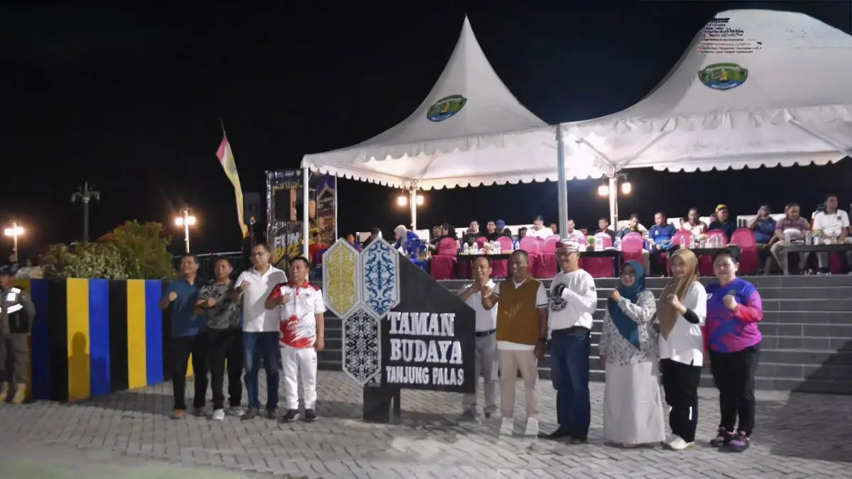 FESTIVAL : Suasana kemeriahan pembukaan festival Bulungan Hibot di Tanjung Palas.
(Taslee/Radar Tarakan)