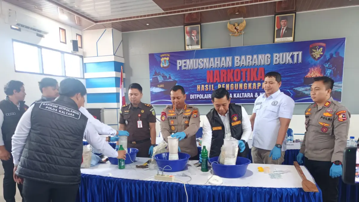 DIMUSNAHKAN : Ditpolairud Polda Kaltara memusnakan narkoba hasil tangkapan. AGUS DIAN ZAKARIA/RADAR TARAKAN