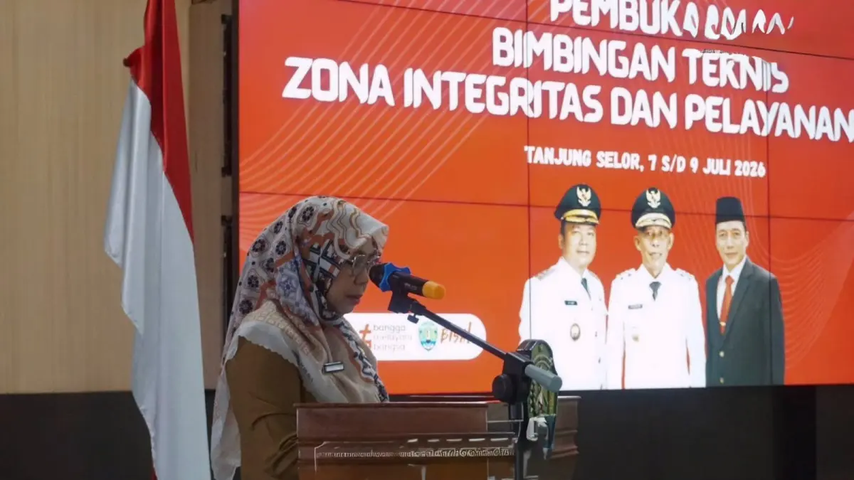 LAYANAN : Kepala BKPSDM Bulungan Nordiana menyampaikan arahan di kegiatan bimtek zona integritas dan pelayanan prima.
(Taslee/Radar Tarakan)