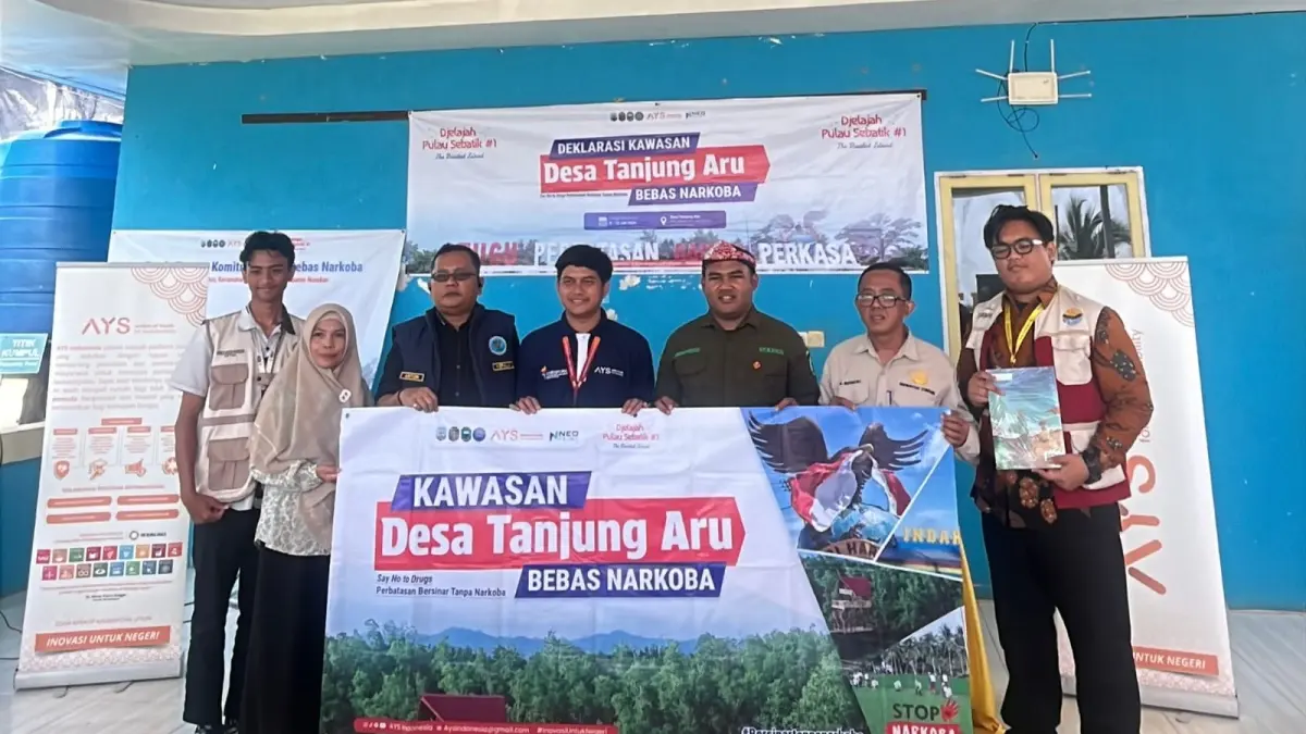 BERSINAR : Pemerintah kecamatan, BNNK Nunukan dan masyarakat saat deklarasi Desa Tanjung Aru, Kecamatan Sebatik Timur sebagai Kawasan Bebas Narkoba. PEMKAB NUNUKAN&nbsp;
