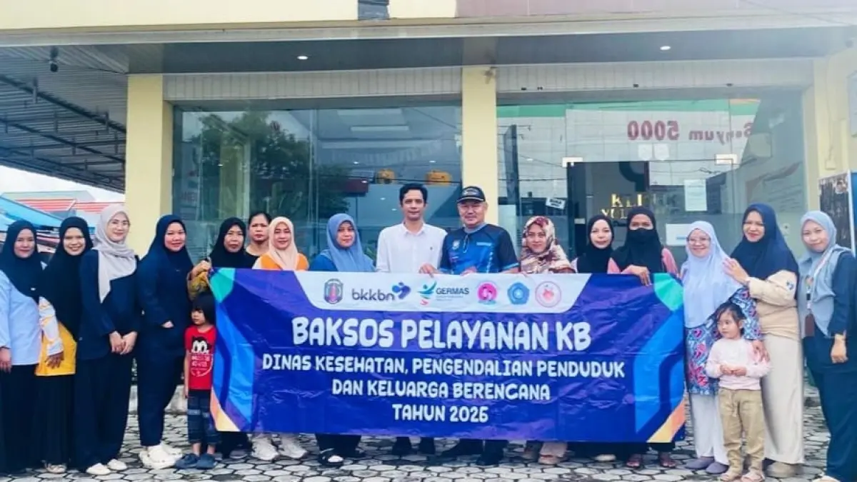 PELAYANAN : Dinkes P2KB Nunukan menggelar Baksos berupa pelayanan KB gratis kepada masyarakat yang berlangsung di Klinik Medika. PEMKAB NUNUKAN