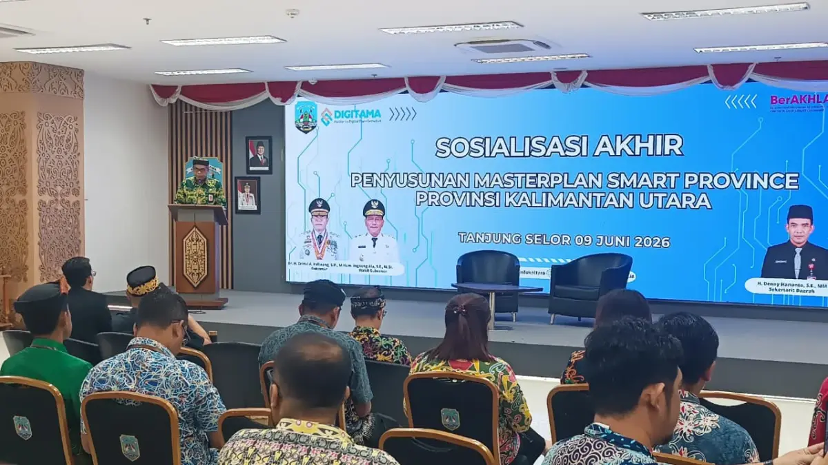 DIGITALISASI: Asisten Bidang Ekonomi dan Pembangunan Setprov Kaltara, Sapi’i membuka sosialisasi akhir penyusunan masterplan smart province di Tanjung Selor, Kamis (9/6). FOTO: IWAN K/RADAR TARAKAN