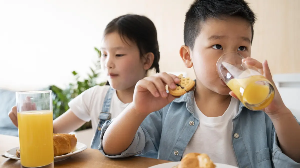 Ilustrasi anak makan. (Freepik)