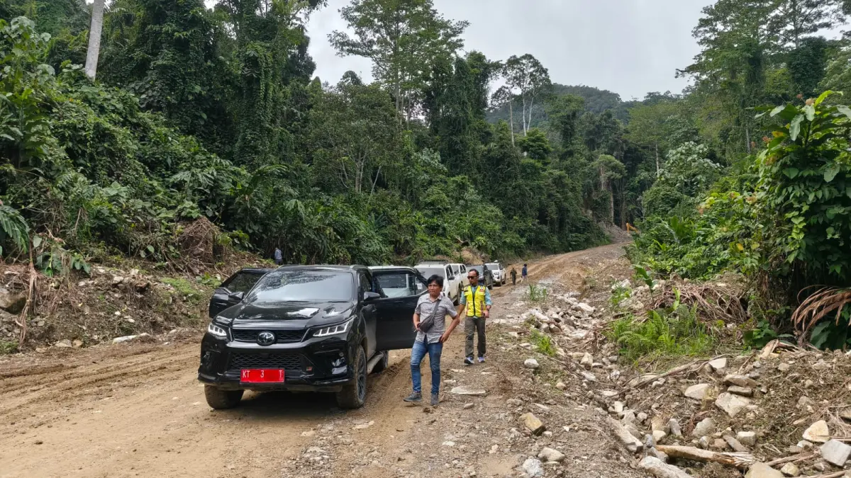 INFRASTRUKTUR: Akses jalan Mahulu-Apau Kayan di perbatasan Kaltim-Kaltara. FOTO: DOK PEMPROV KALTARA