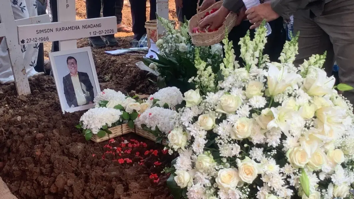 Pemakaman komedian Temon di TPU Tanah Kusir Jakarta Selatan. 