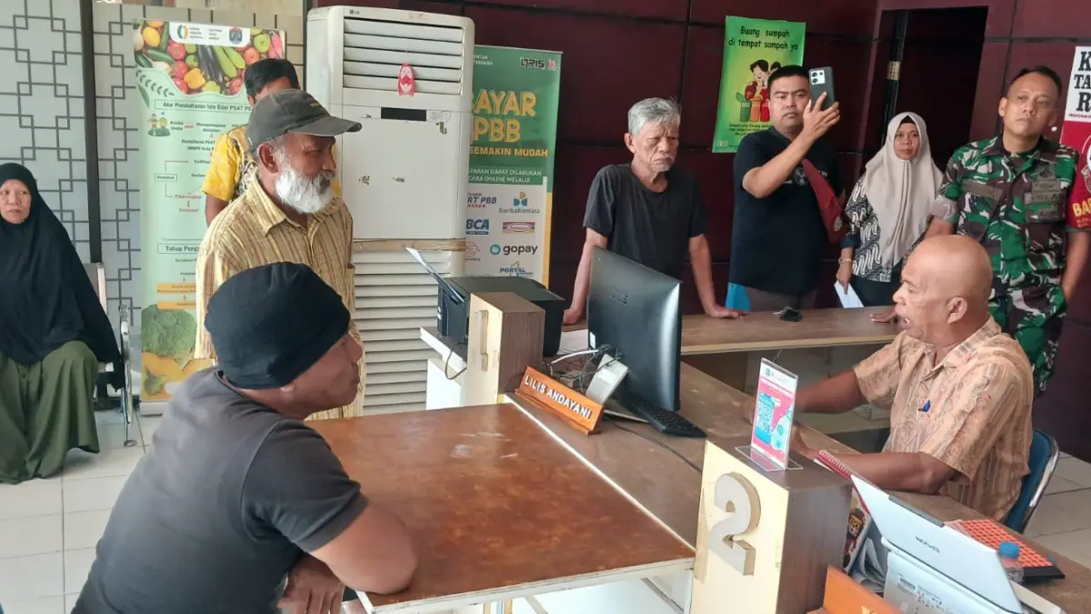 DIGERUDUK : Kantor Kelurahan Pamusian saat didatangi warga mempertanyakan pelayanan tentang peta bidang. AGUS DIAN ZAKARIA/RADAR TARAKAN