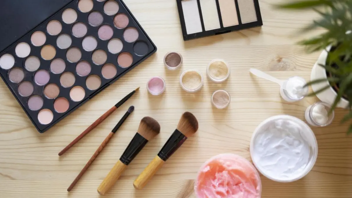 Ilustrasi makeup. (Freepik)