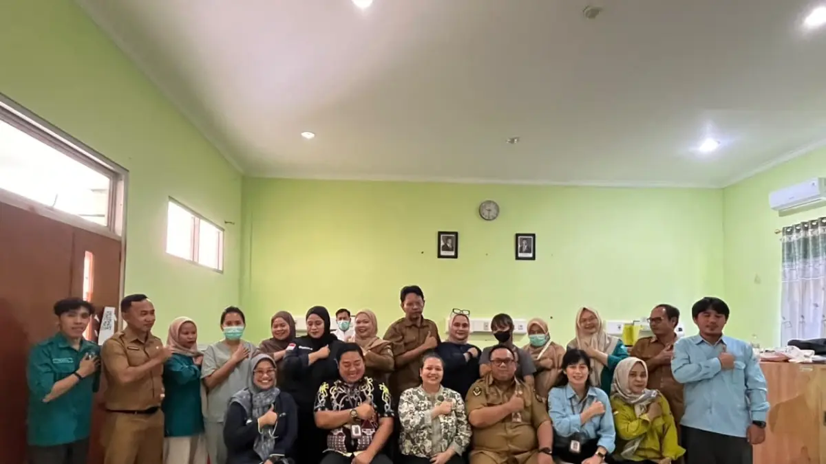 PELAYANAN : Nakes RSU Sebatik terdiri dari jajaran manajemen, dokter spesialis anak, umum dan petugas laboratorium mengikuti Training on DRTB Management and Service for Health Workers.&nbsp;